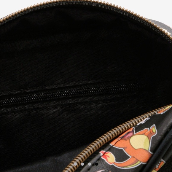 Pokemon Loungefly Charmander Crossbody Camera Bag New - Picture 3 of 3